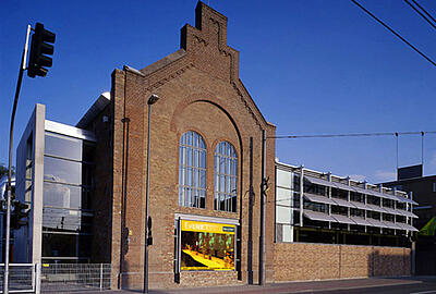 Außenansicht der Bellini Hallen in Köln Außenansicht der Bellini Hallen in Köln