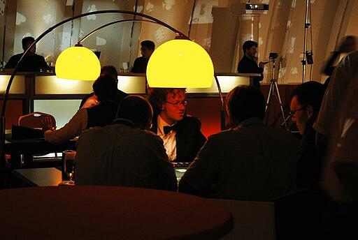 Blackjack-Spieltisch bei einem Kundenevent für den neuen Mercedes Actros Blackjack als Idee für die Produktpräsentation des neuen Mercedes Actros.