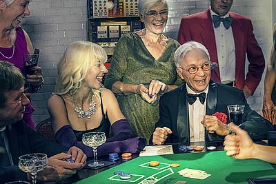 Blackjack - Casino mieten Gäste haben Spaß beim Blackjack spielen.