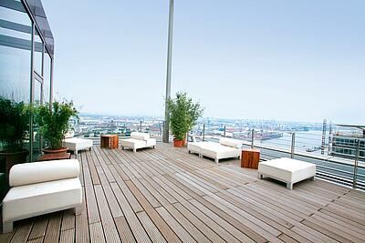 Terrasse im Elbpanorama Terrasse  mit Sitzgelegenheiten im Elbpanorama