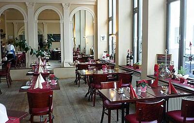 Restaurant in der Habel Weinkultur in Berlin-Mitte Restaurant mit schönen Tischen und Stühlen in der Habel Weinkultur in Berlin-Mitte