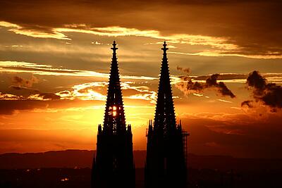 Sonnenuntergang beim Dom mit Sicht aus dem  KölnSKY Sonnenuntergang beim Dom mit Sicht aus dem  KölnSKY