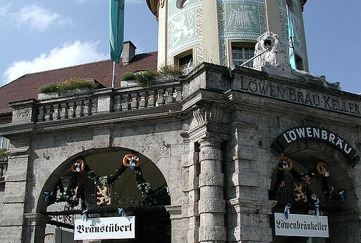 Außenansicht des Löwenbräukellers in München Außenansicht des Löwenbräukellers in München