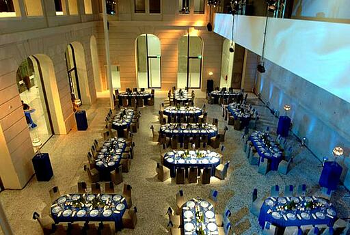 Innenraum des Römischen Hofs Innenraum des Römischen Hofs mit Bestuhlung für Dinner