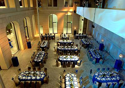 Innenraum des Römischen Hofs Innenraum des Römischen Hofs mit Bestuhlung für Dinner