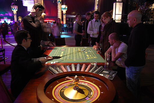 Roulette-Spieltisch auf der Bread & Butter 2011 Gäste der Bread & Butter 2011 in Berlin-Tempelhof spielen Roulette