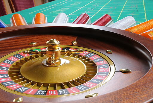 Roulettekessel beim kleinen Roulette-Tisch Roulettekessel beim kleinen Roulette-Tisch