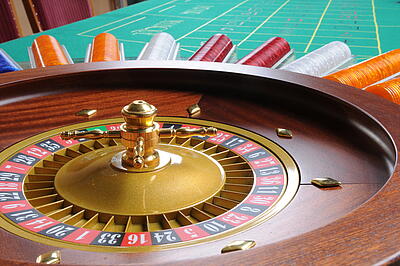 Roulettekessel beim kleinen Roulette-Tisch Roulettekessel beim kleinen Roulette-Tisch