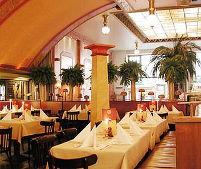 Rundbogen im Restaurant Nolle Rundbogen im Restaurant Nolle in den S-Bahnbögen